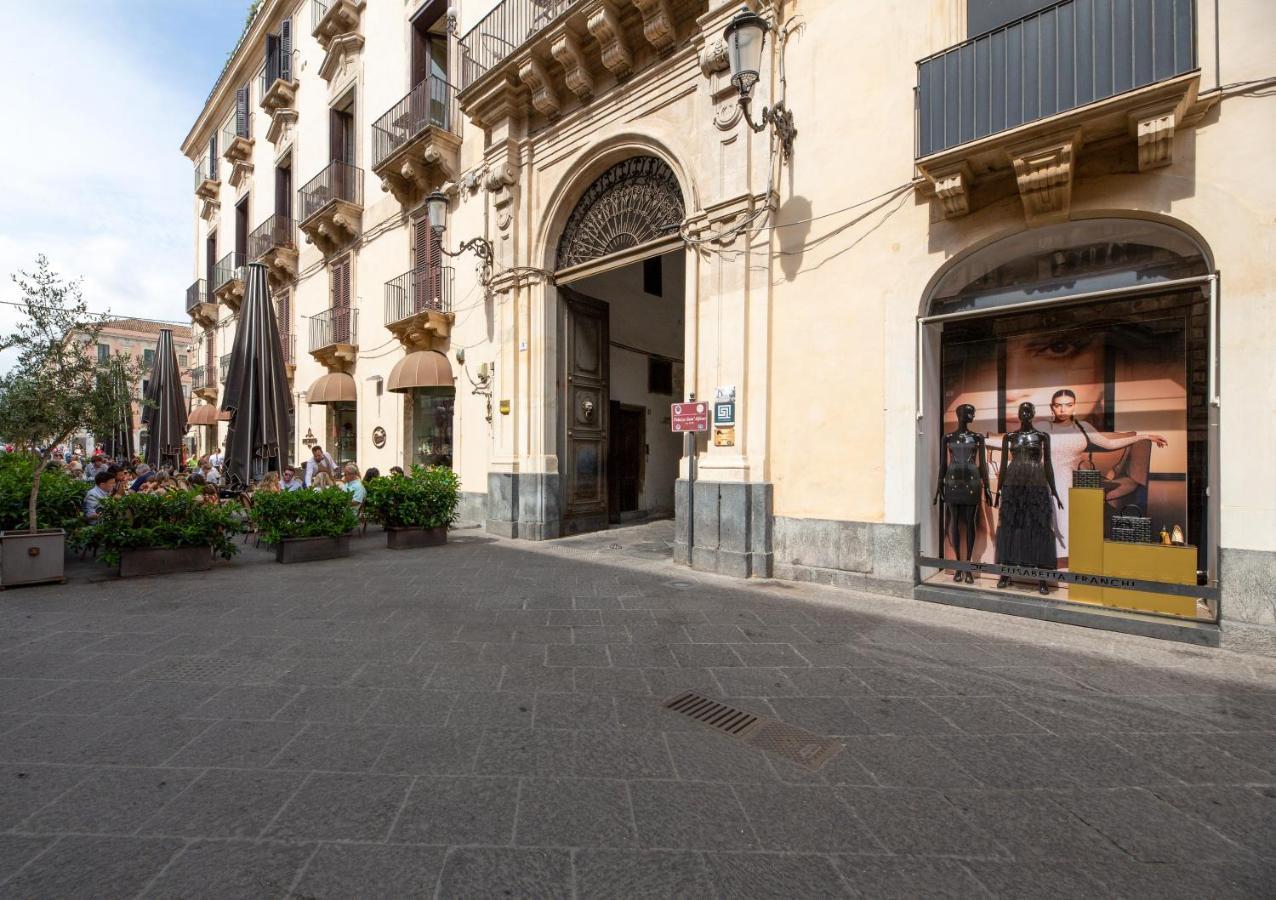 ホテル La Regina Del Duomo Catania Centro エクステリア 写真