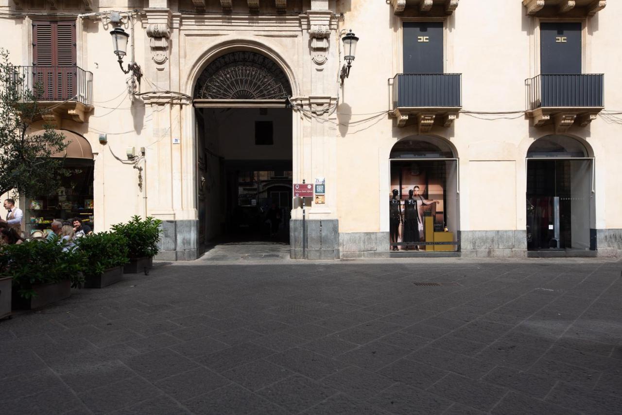 ホテル La Regina Del Duomo Catania Centro エクステリア 写真